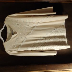 Alfred Dunner Beige pullover size 2x with beading and gold colored studs.